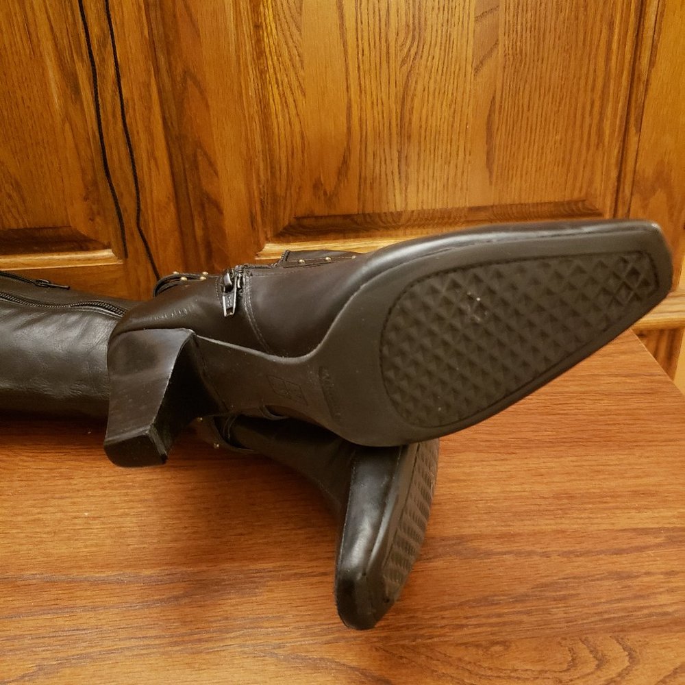 Women's Black Leather Boots - Picture 14 of 14